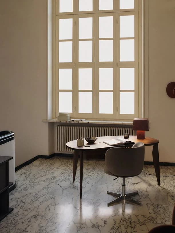 Chaise à roulette en velours doré Rico - Ferm Living